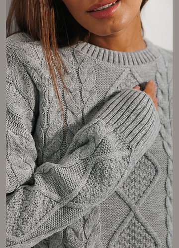 Сірий укорочений джемпер в'язаний світло-сірий з зав'язками внизу