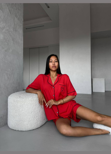 Червона всесезон яскравий домашній костюм-піжамка з лого сорочка + шорти